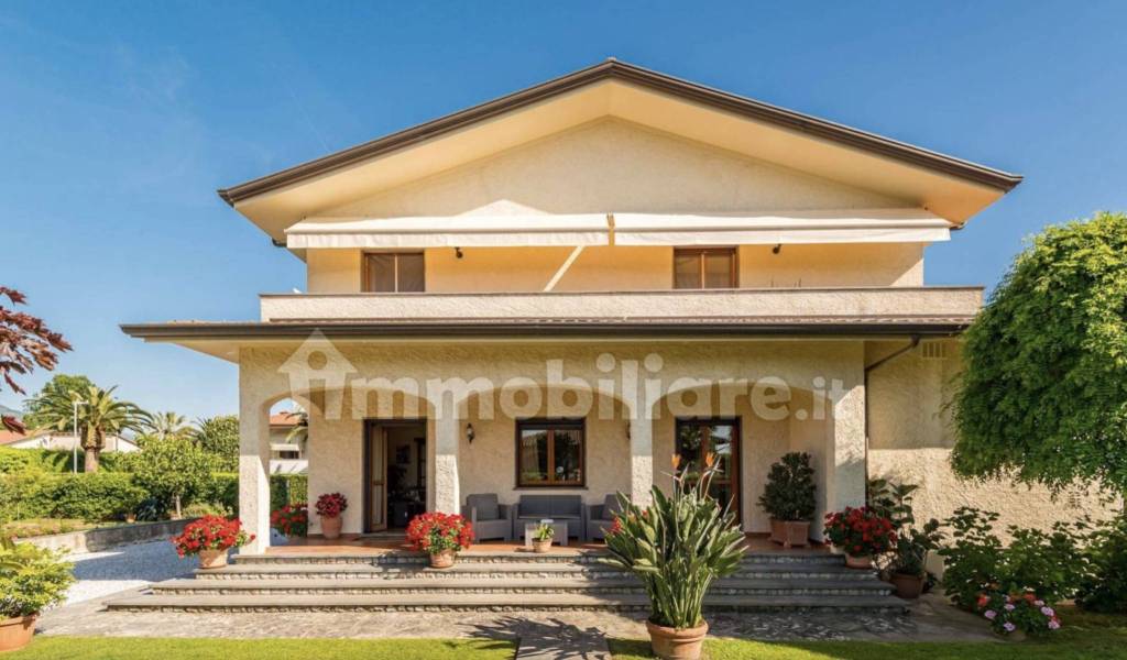 casa indipendente in vendita a Forte dei Marmi in zona Vaiana