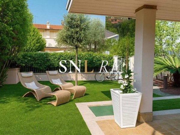 casa indipendente in vendita a Forte dei Marmi in zona Vittoria Apuana