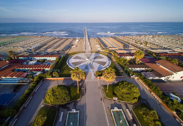 negozio in vendita a Forte dei Marmi in zona Roma Imperiale