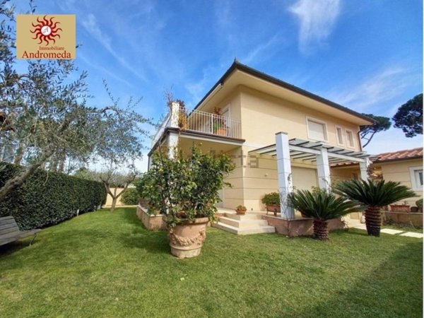 casa indipendente in vendita a Forte dei Marmi