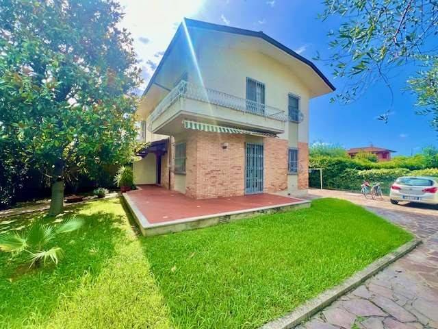 casa indipendente in vendita a Forte dei Marmi