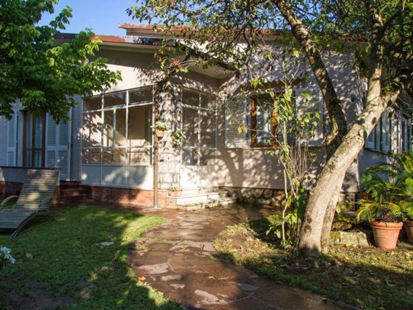 casa indipendente in vendita a Forte dei Marmi