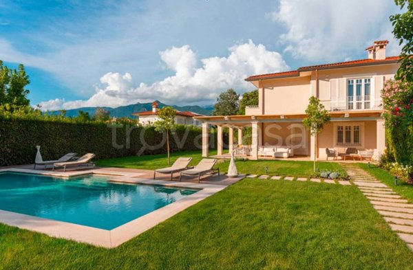 casa indipendente in vendita a Forte dei Marmi