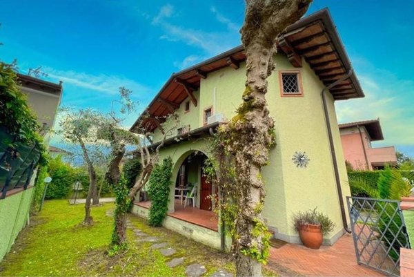 casa indipendente in vendita a Forte dei Marmi