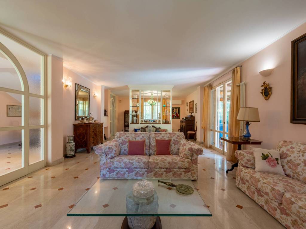 casa indipendente in vendita a Forte dei Marmi in zona Vittoria Apuana