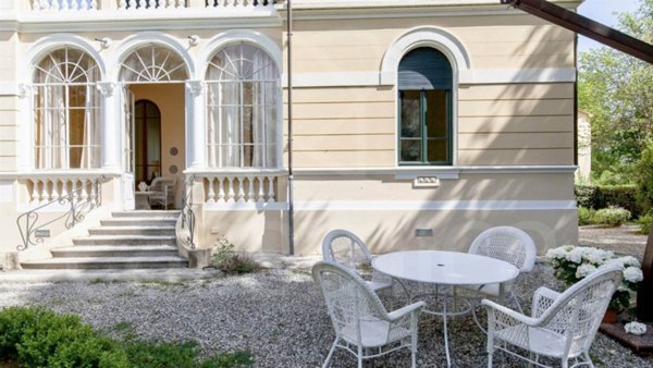 casa indipendente in vendita a Forte dei Marmi in zona Roma Imperiale