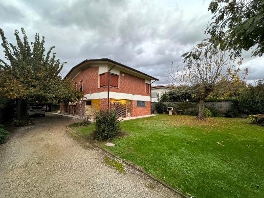 casa indipendente in vendita a Forte dei Marmi in zona Vaiana