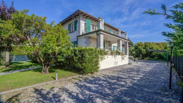 casa indipendente in vendita a Forte dei Marmi