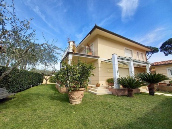 casa indipendente in vendita a Forte dei Marmi