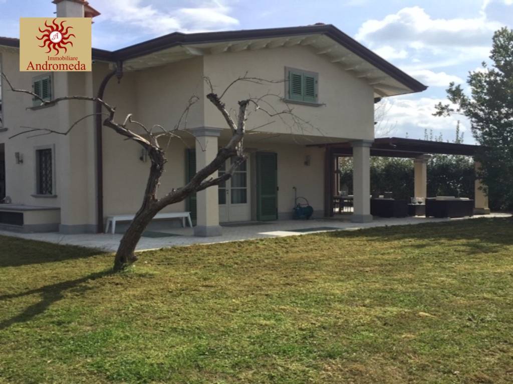 casa indipendente in vendita a Forte dei Marmi in zona Roma Imperiale
