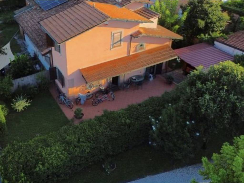 casa indipendente in vendita a Forte dei Marmi in zona Vittoria Apuana