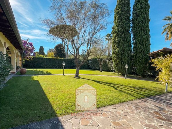 casa indipendente in vendita a Forte dei Marmi