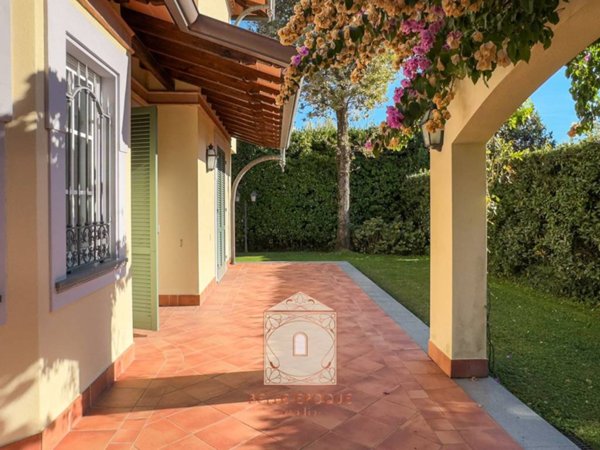 casa indipendente in vendita a Forte dei Marmi
