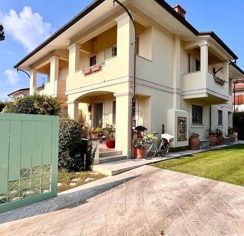 casa indipendente in vendita a Forte dei Marmi
