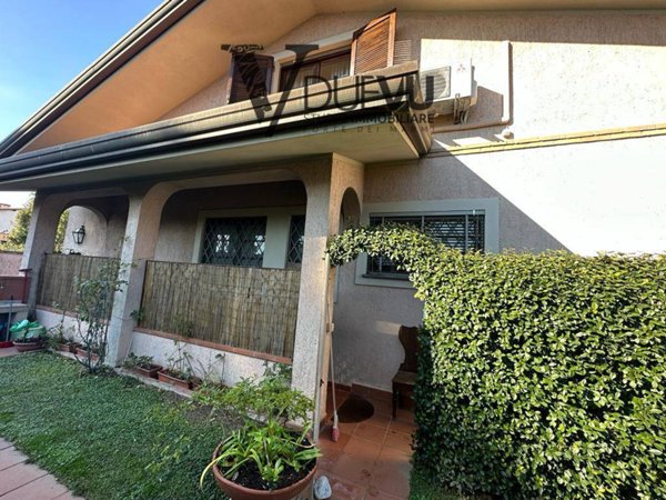 casa indipendente in vendita a Forte dei Marmi in zona Vittoria Apuana