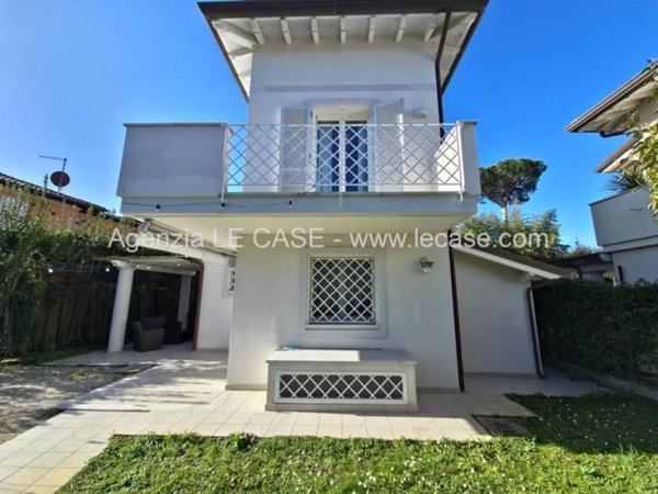 casa indipendente in vendita a Forte dei Marmi