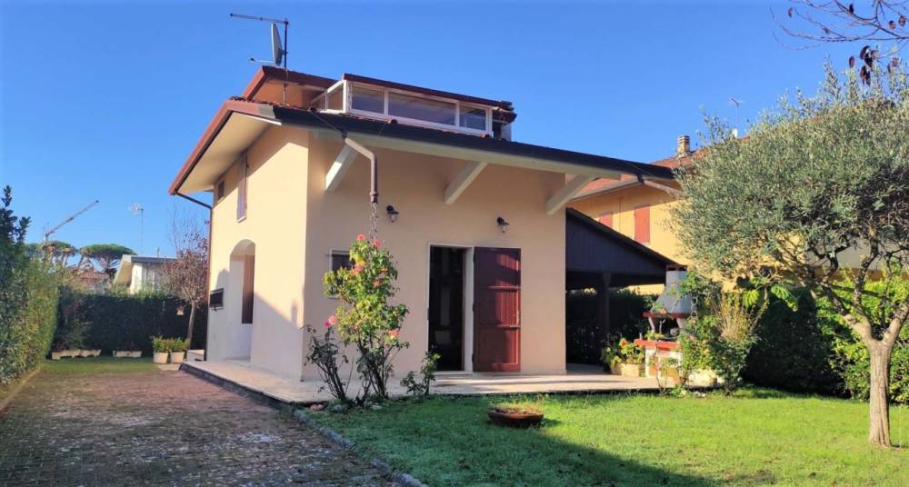 casa indipendente in vendita a Forte dei Marmi