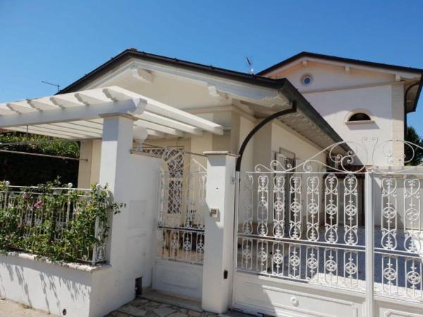 casa indipendente in vendita a Forte dei Marmi