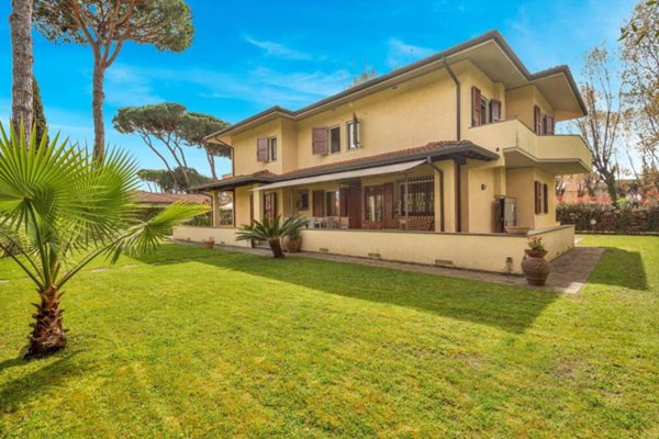 casa indipendente in vendita a Forte dei Marmi