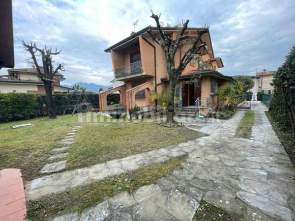 casa indipendente in vendita a Forte dei Marmi