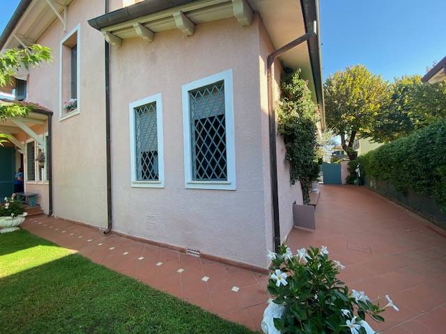 casa indipendente in vendita a Forte dei Marmi