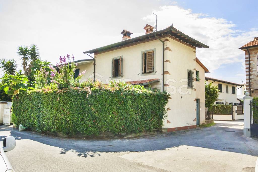 casa indipendente in vendita a Forte dei Marmi
