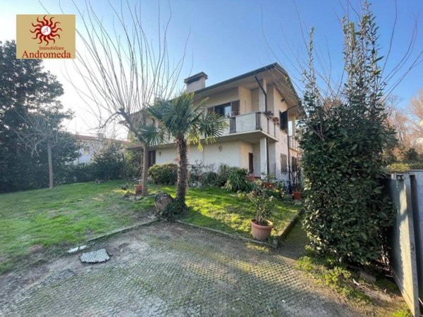 casa indipendente in vendita a Forte dei Marmi