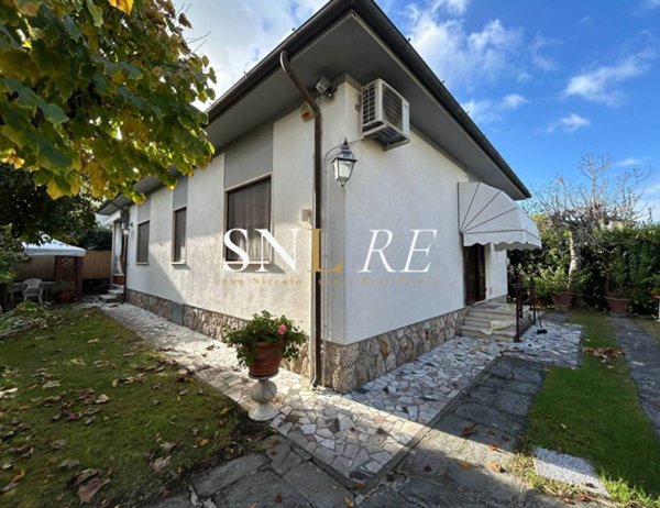 casa indipendente in vendita a Forte dei Marmi