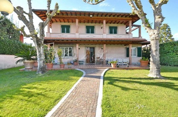 casa indipendente in vendita a Forte dei Marmi
