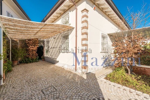 casa indipendente in vendita a Forte dei Marmi