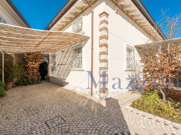 casa indipendente in vendita a Forte dei Marmi