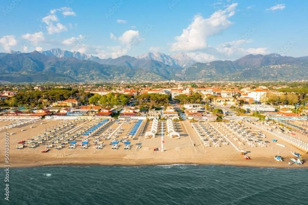 casa indipendente in vendita a Forte dei Marmi in zona Roma Imperiale