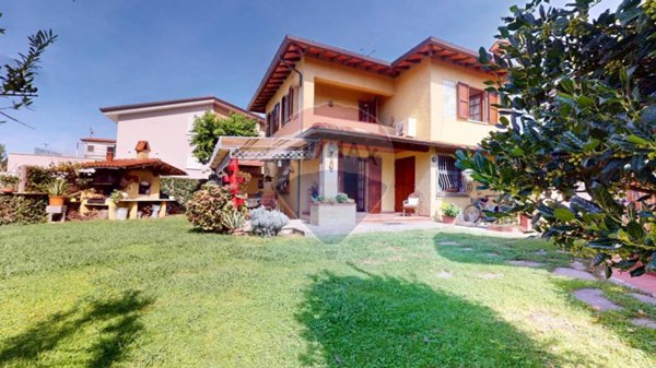 casa indipendente in vendita a Forte dei Marmi