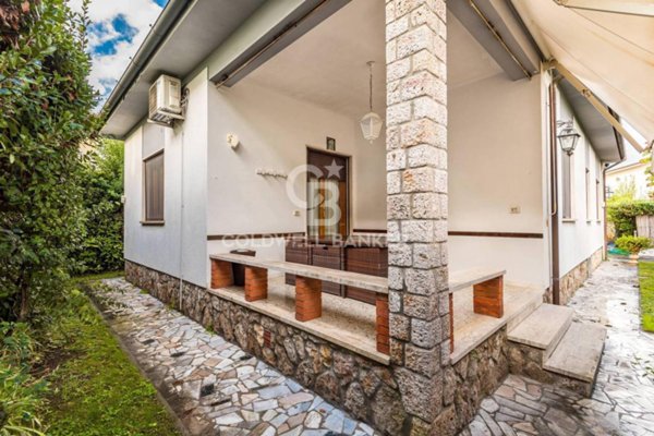 casa indipendente in vendita a Forte dei Marmi