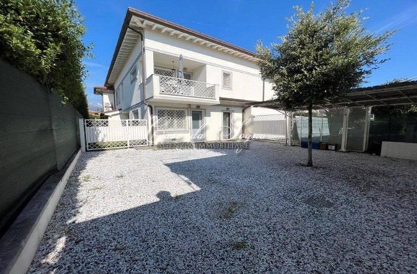 casa indipendente in vendita a Forte dei Marmi