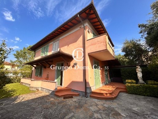 casa indipendente in vendita a Forte dei Marmi