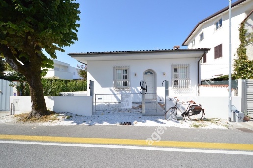 casa indipendente in vendita a Forte dei Marmi