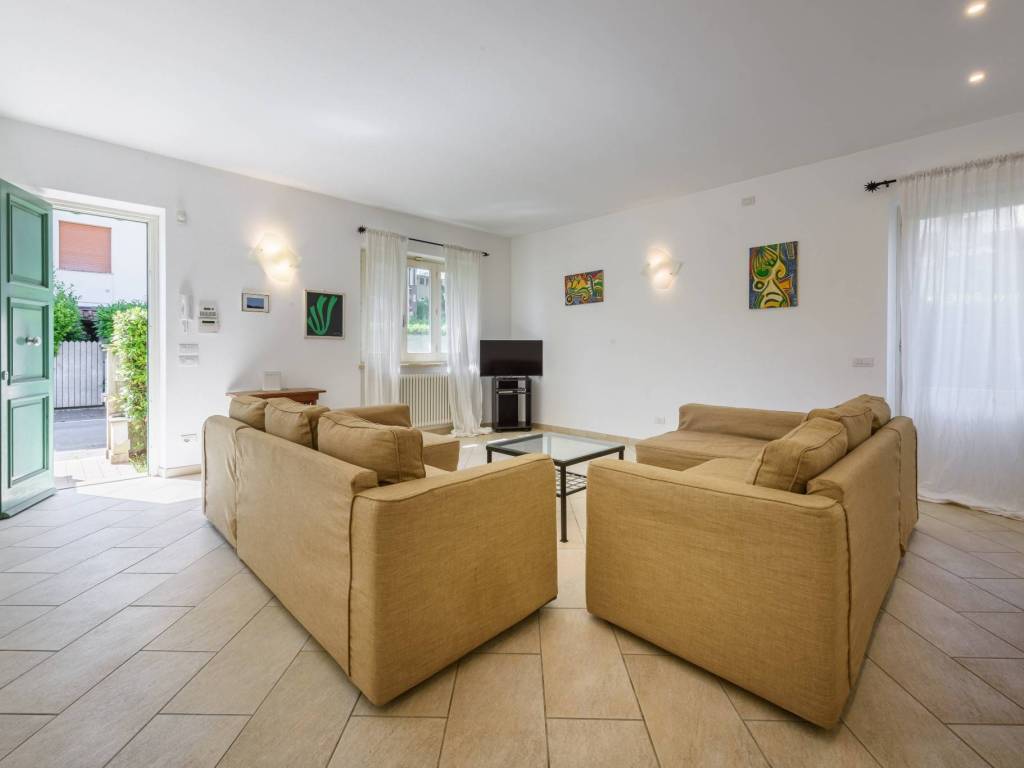 casa indipendente in vendita a Forte dei Marmi in zona Vittoria Apuana