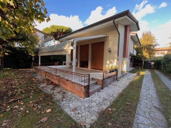casa indipendente in vendita a Forte dei Marmi