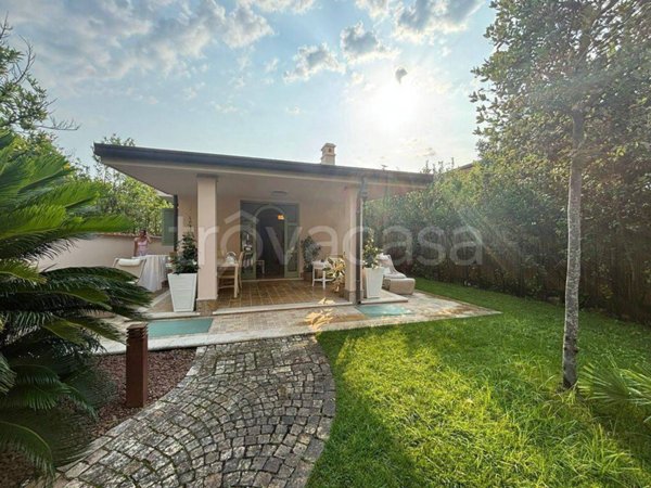 casa indipendente in vendita a Forte dei Marmi