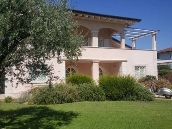casa indipendente in vendita a Forte dei Marmi