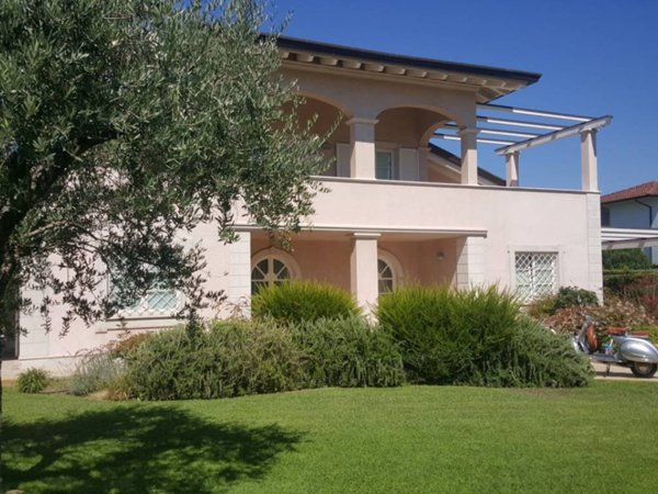 casa indipendente in vendita a Forte dei Marmi