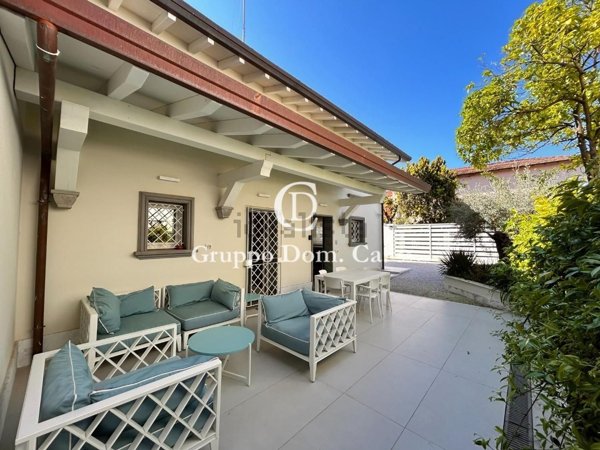 casa indipendente in vendita a Forte dei Marmi