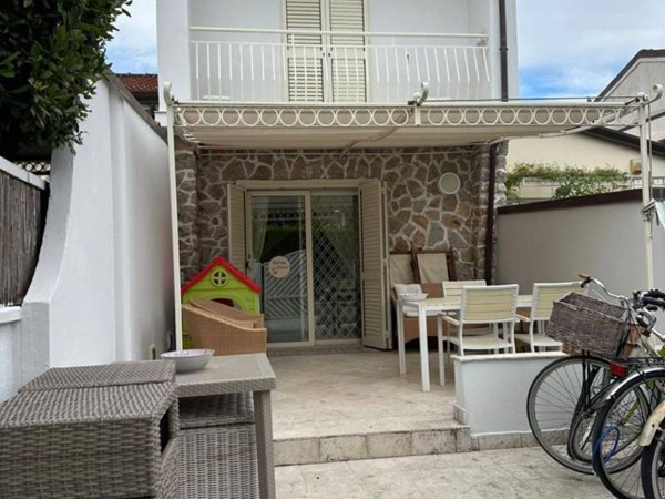 casa indipendente in vendita a Forte dei Marmi