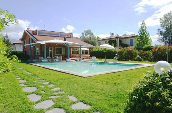 casa indipendente in vendita a Forte dei Marmi in zona Vittoria Apuana