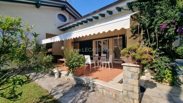 casa indipendente in vendita a Forte dei Marmi
