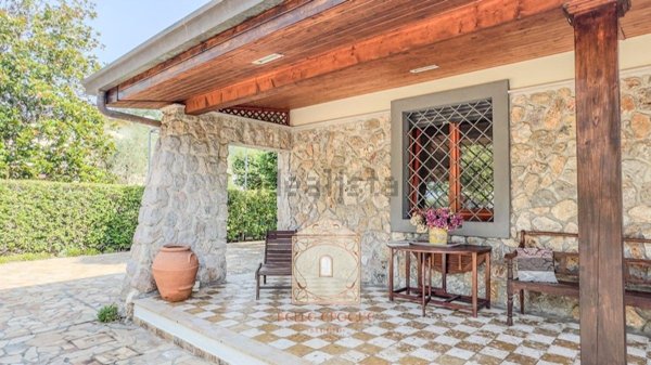 casa indipendente in vendita a Forte dei Marmi in zona Vittoria Apuana