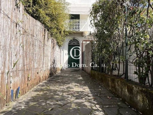 appartamento in vendita a Forte dei Marmi in zona Vittoria Apuana