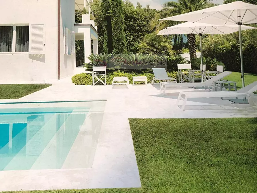 casa indipendente in vendita a Forte dei Marmi in zona Roma Imperiale