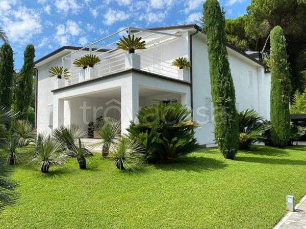casa indipendente in vendita a Forte dei Marmi in zona Roma Imperiale